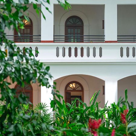 Brunton Boatyard - A Cgh Earth Experience Hotel Kochi Bagian luar foto