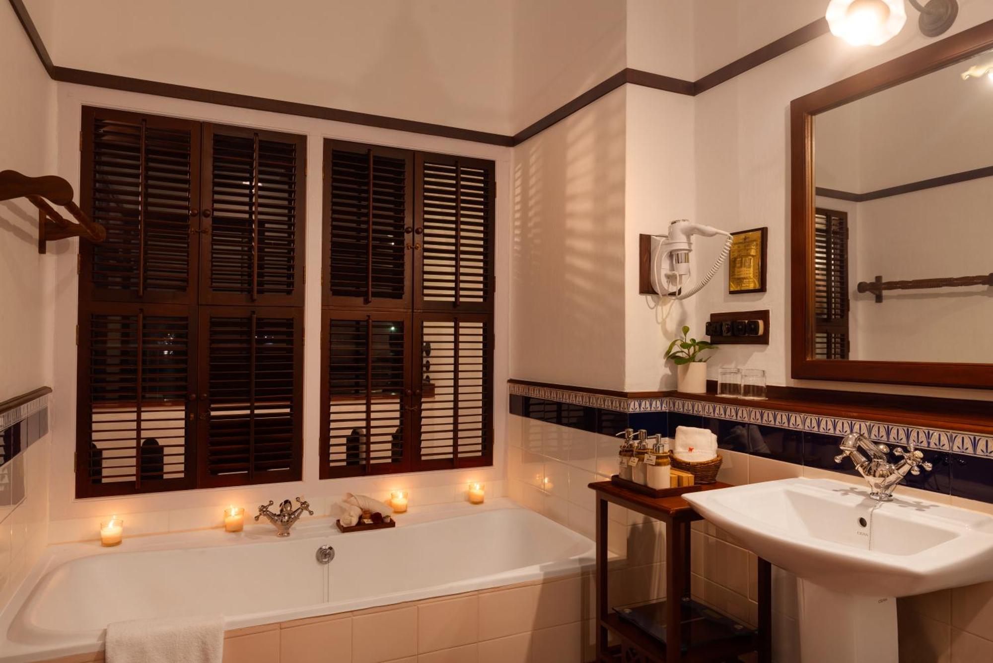Brunton Boatyard - A Cgh Earth Experience Hotel Kochi Bagian luar foto