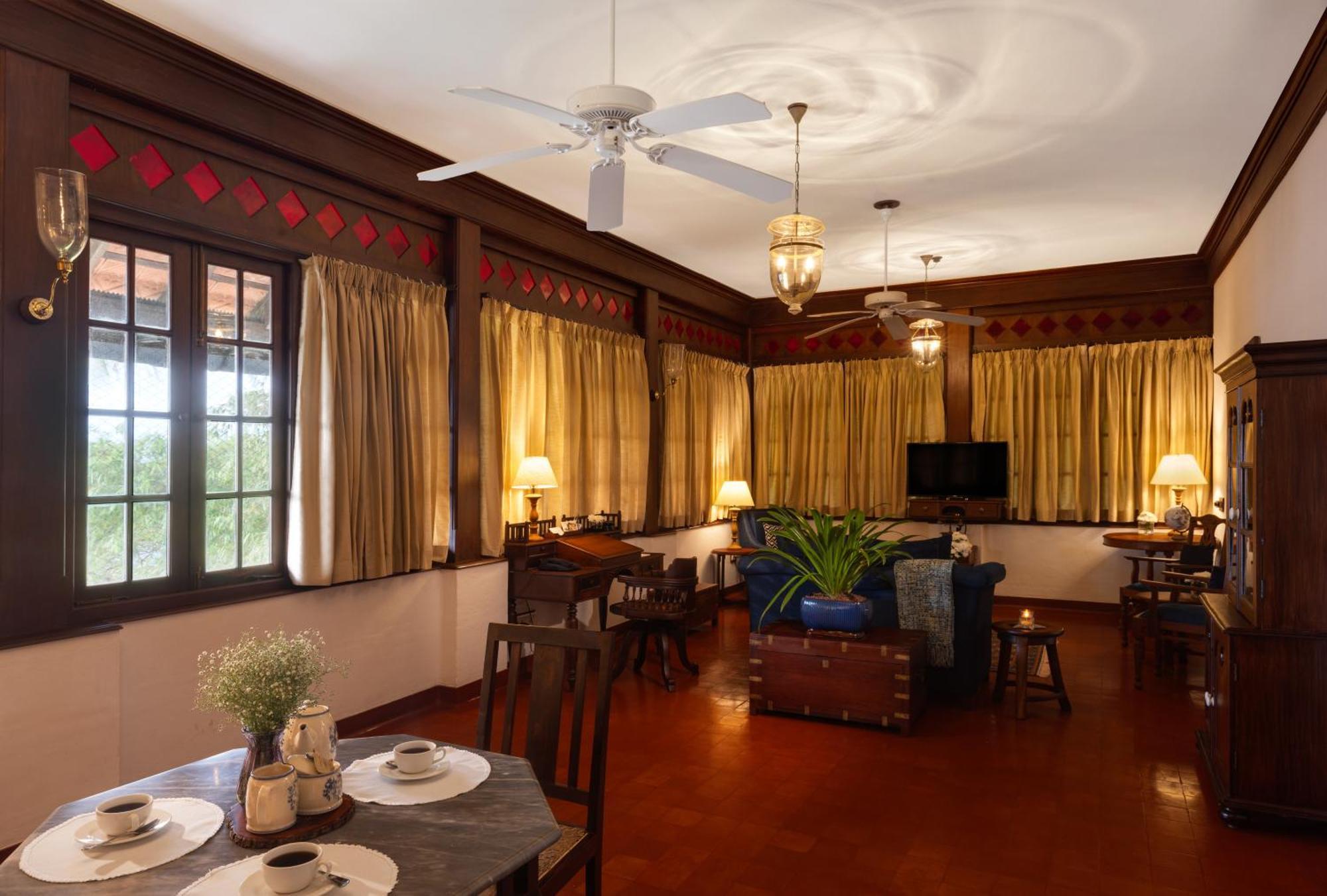 Brunton Boatyard - A Cgh Earth Experience Hotel Kochi Bagian luar foto