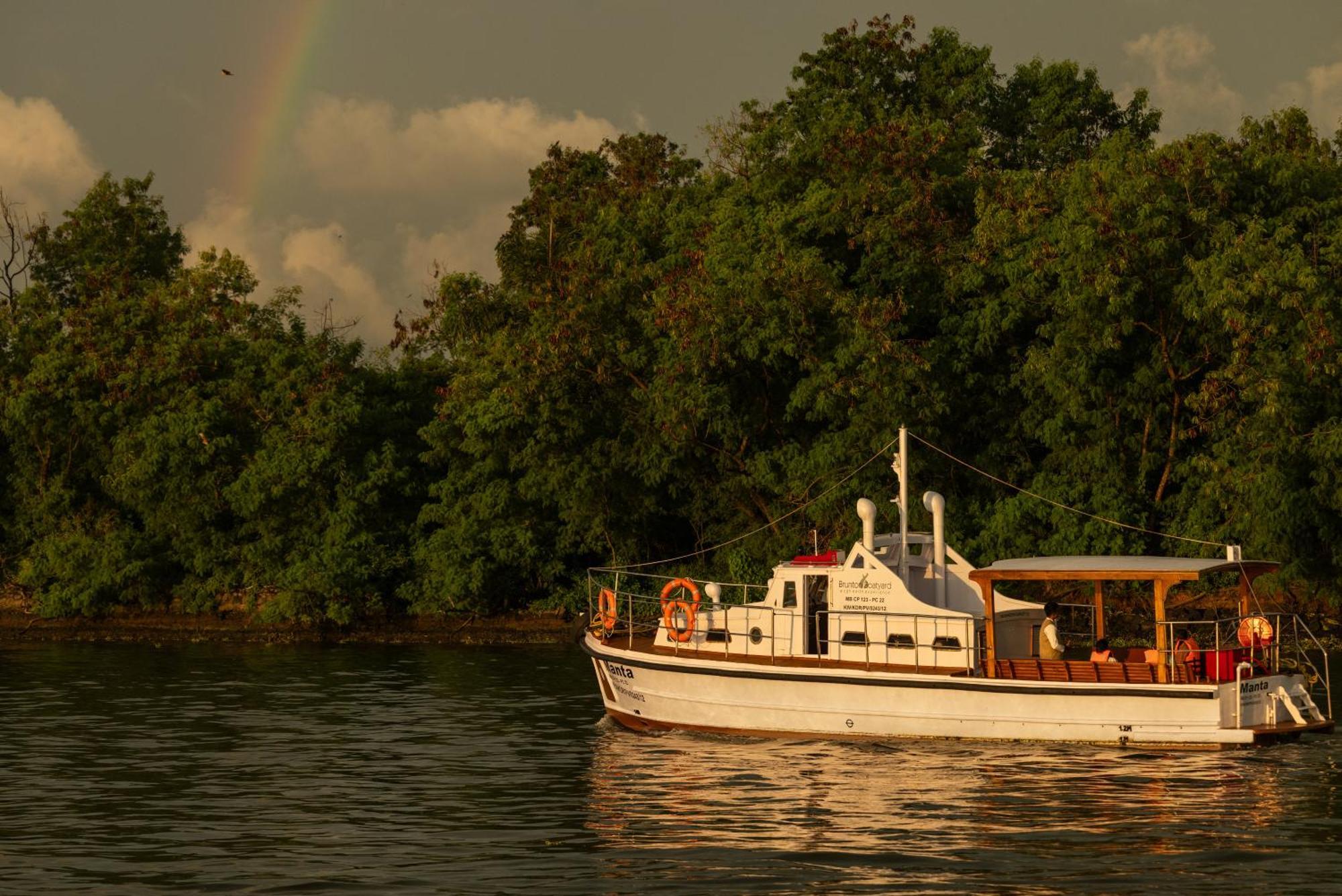 Brunton Boatyard - A Cgh Earth Experience Hotel Kochi Bagian luar foto