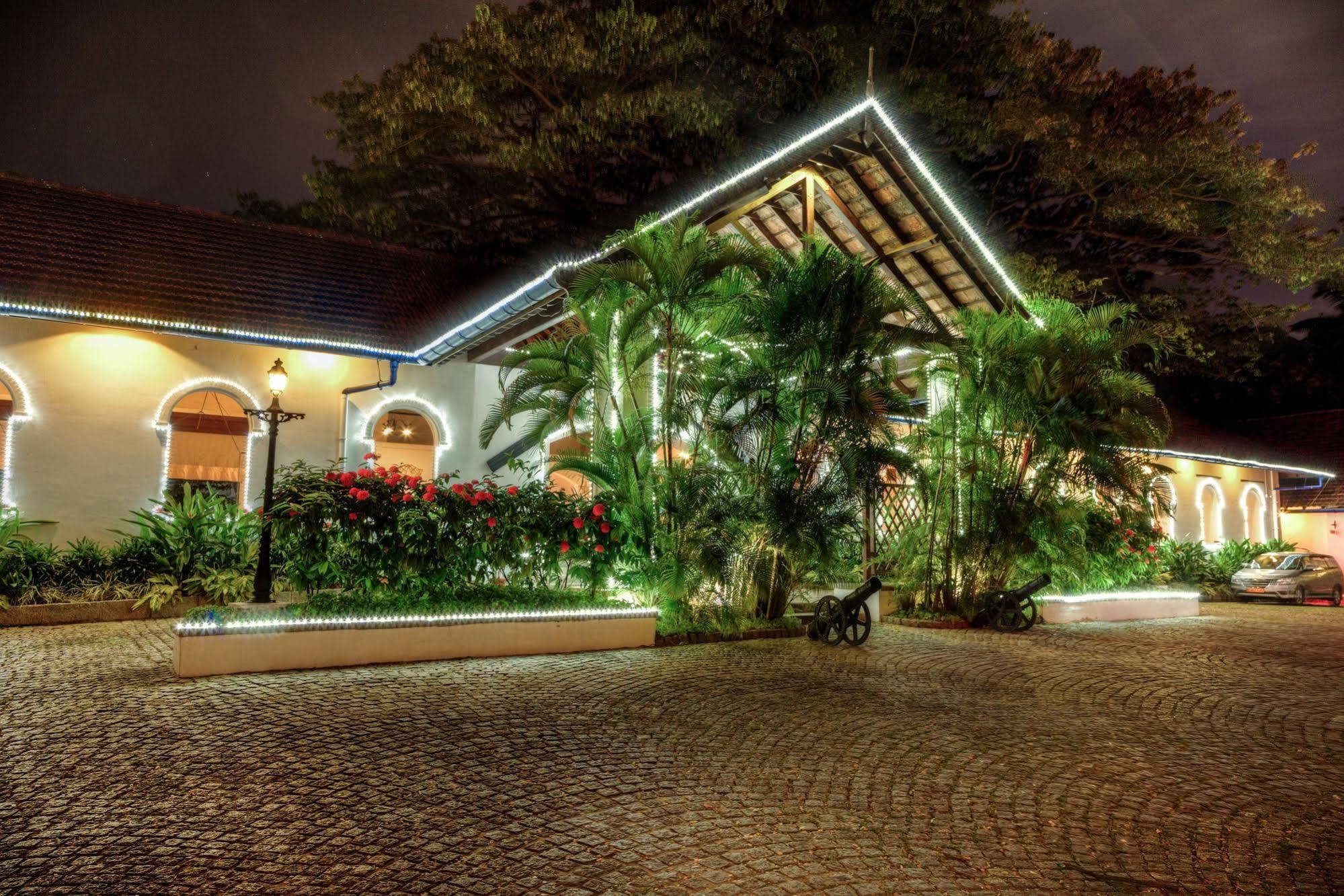 Brunton Boatyard - A Cgh Earth Experience Hotel Kochi Bagian luar foto